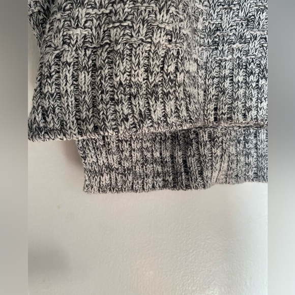 Knitted long sleeve turtleneck - Picture 2 of 3